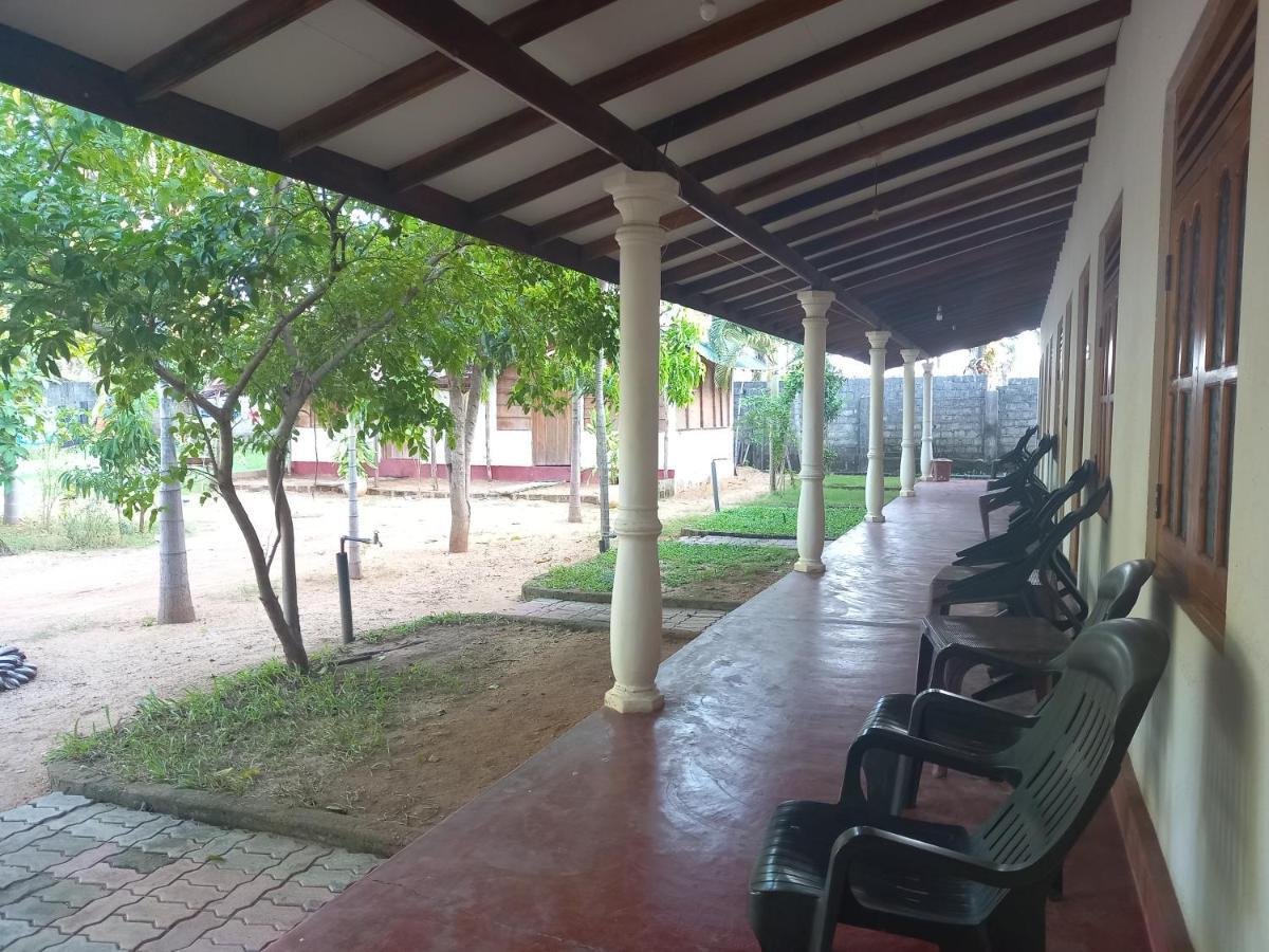 Hotel Sea Shadow Trincomalee Extérieur photo