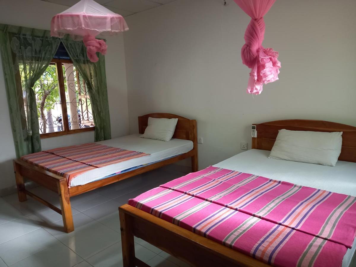 Hotel Sea Shadow Trincomalee Extérieur photo