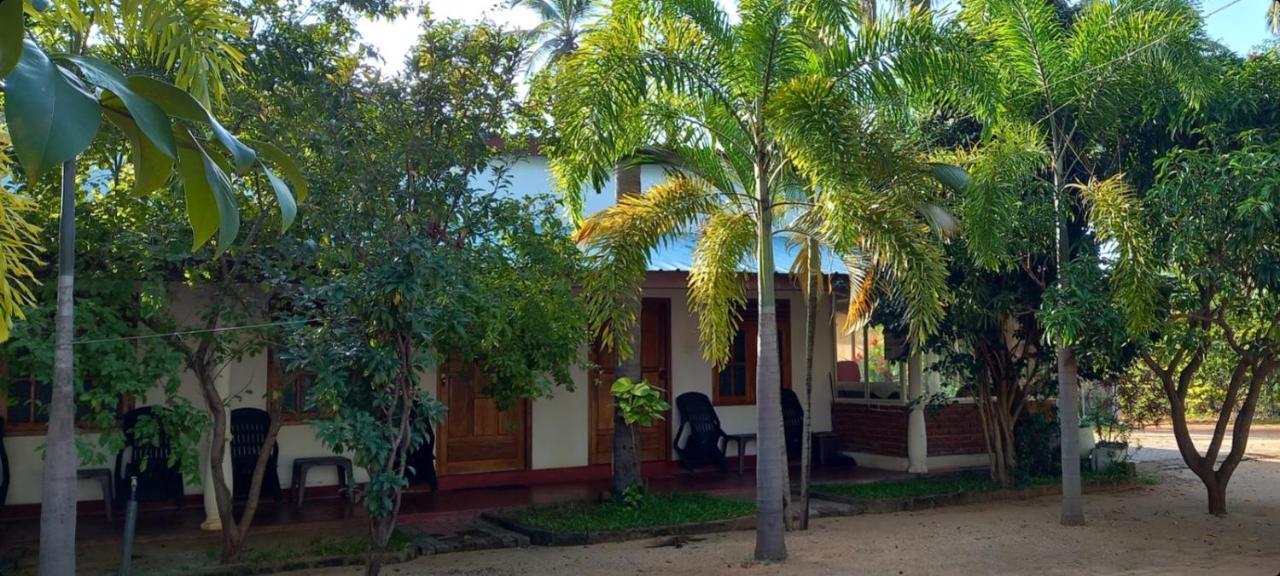 Hotel Sea Shadow Trincomalee Extérieur photo