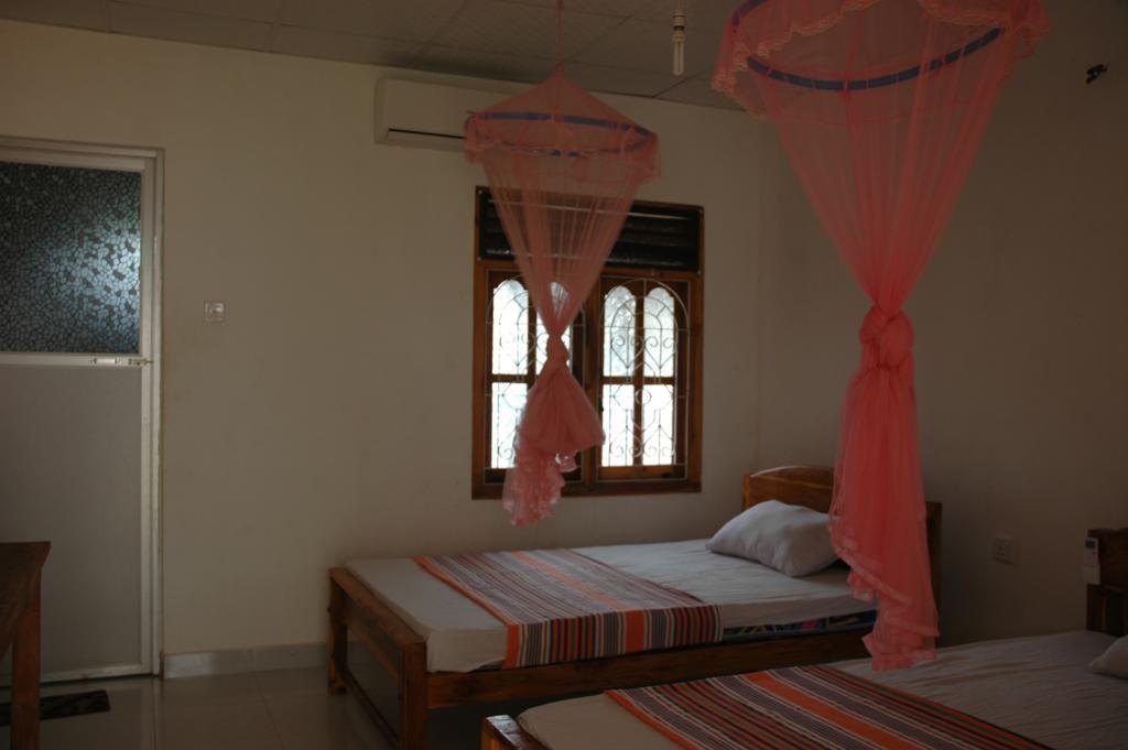 Hotel Sea Shadow Trincomalee Extérieur photo