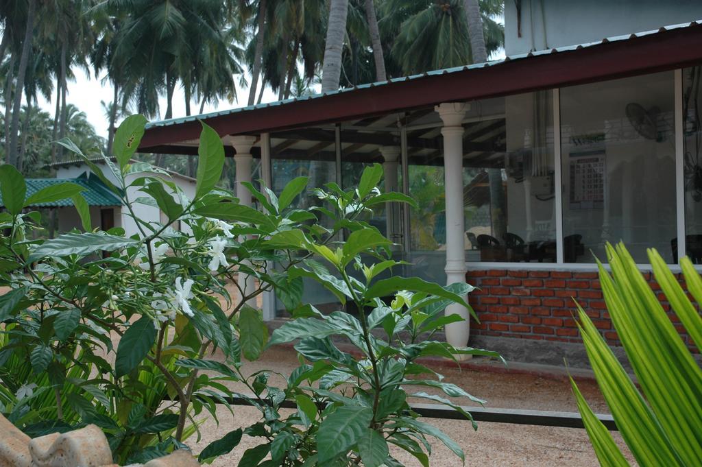 Hotel Sea Shadow Trincomalee Extérieur photo